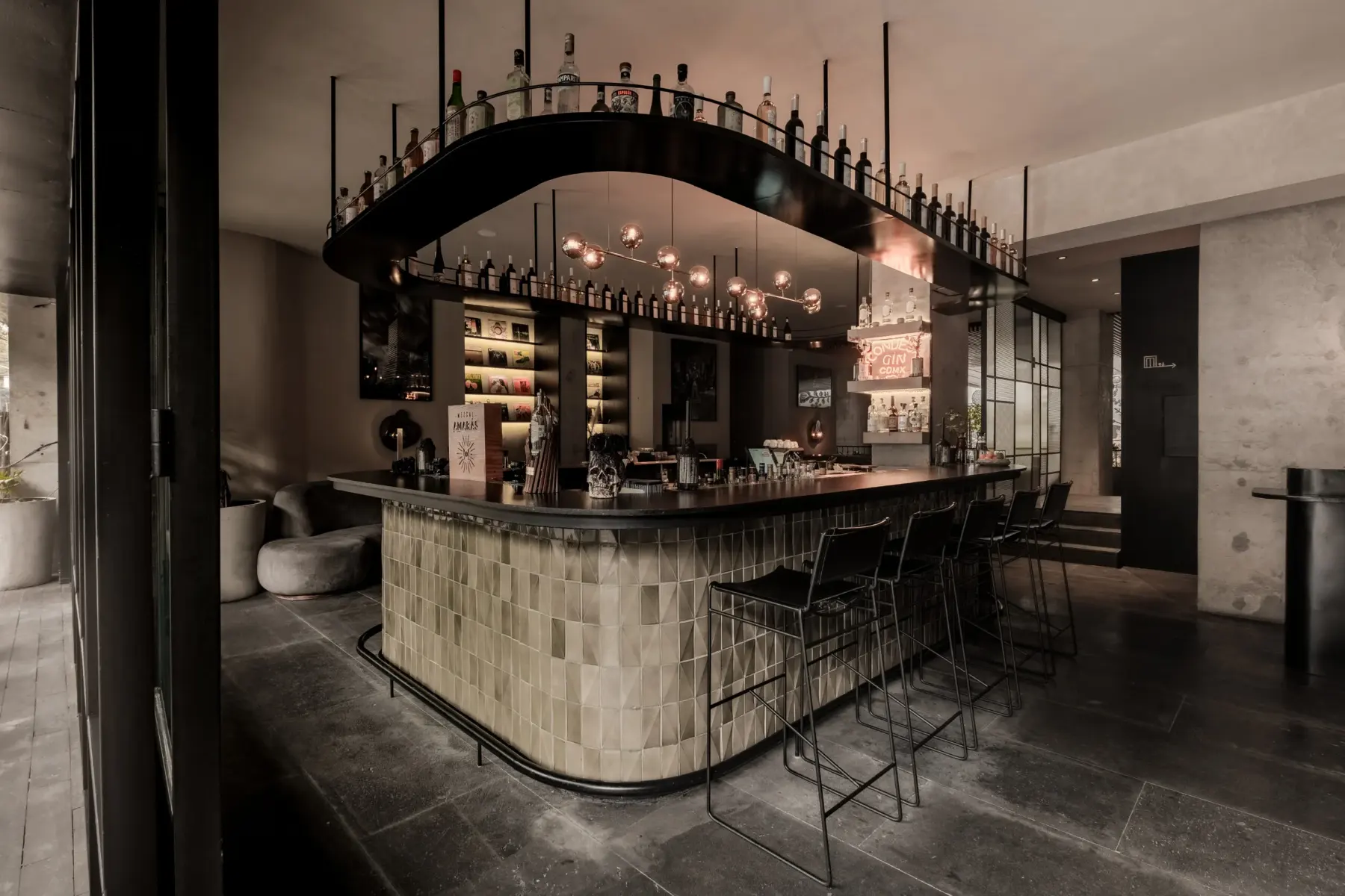 La barra en el lobby